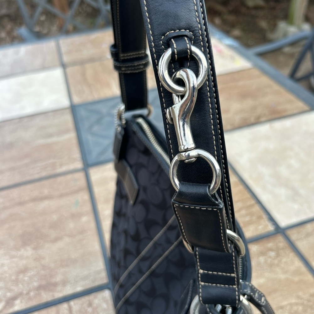 Coach Classic Signature Hobo Monogram Purse Handbag In great condition💕 9x10 - Picture 4 of 9